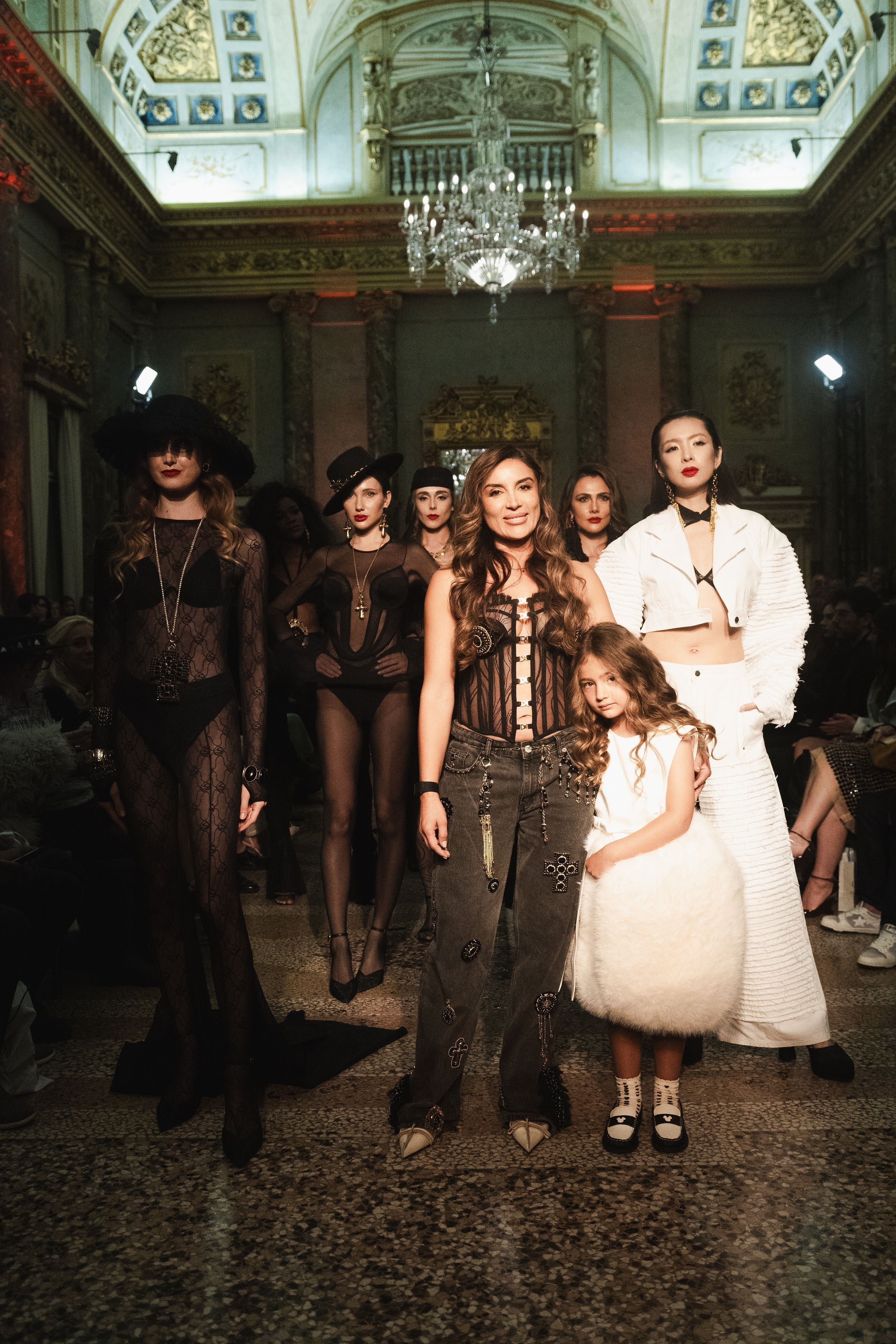 Santísimas en Milan Fashion Week: El Altar de la Moda Latina que Conquistó Italia