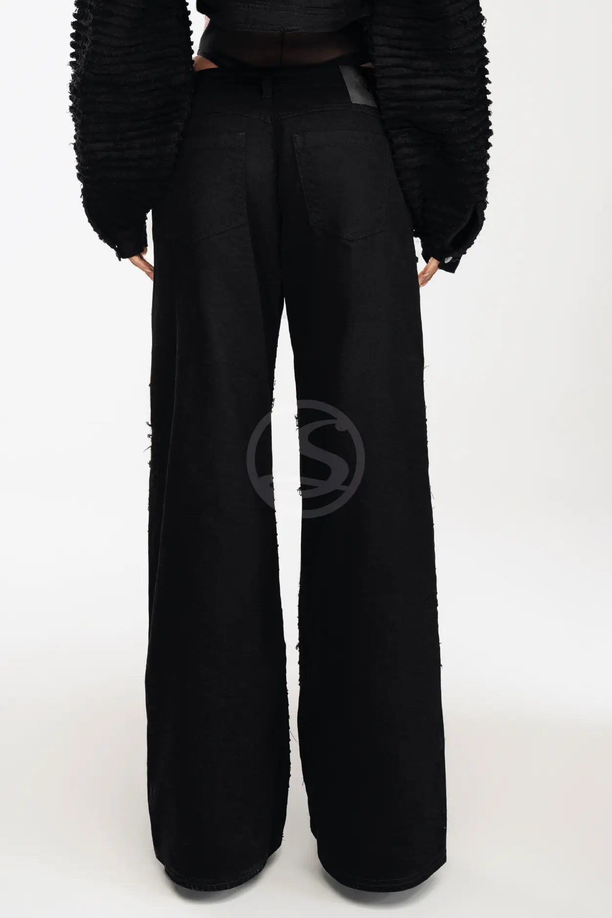 Jean Revelación Negro Santísimas Ref. S-674